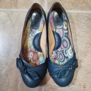 Born navy flats